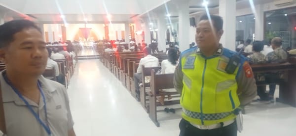 Polsek Pontianak Urara Siagakan Personelnya Disejumlah Gereja Amankan Rangkaian Ibadah Memperingati Wafat Isa Al Masih