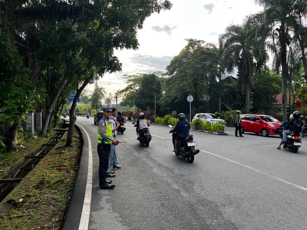 Polsek Pontianak Selatan Turun ke Jalan Atur Arus Lalin