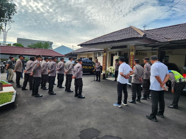 Pelayanan kepada Masyarakat Jadi Penekanan Wakapolsek Pontianak Utara Saat Apel Pagi
