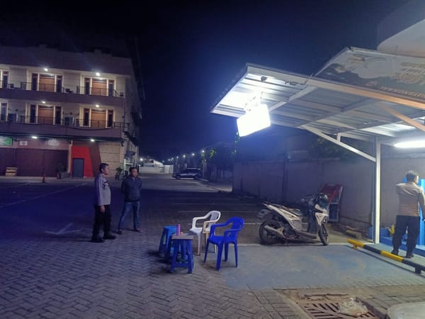 Ciptakan Keamanan Lingkungan, Personel Enggang Polsek Pontianak Barat Beri Arahan kepada Security