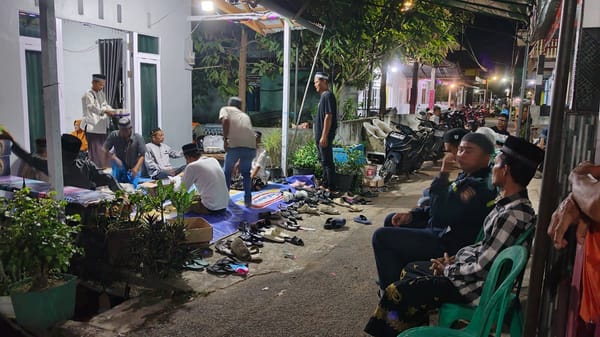Hadir di Tengah Duka, Bhabinkamtibmas Beri Dukungan Moral Saat Tahlilan Warga