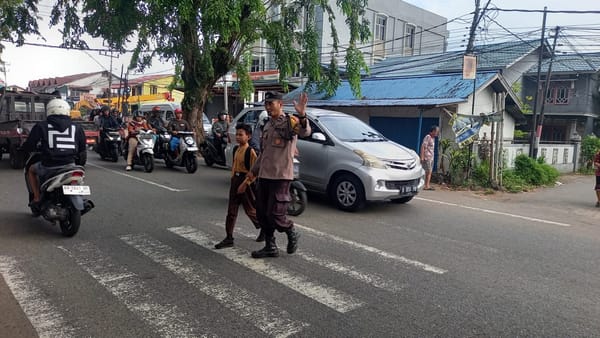 Polsek Pontianak Barat Gelar Strong Point Pagi, Cegah Kemacetan dan Kecelakaan Lalu Lintas