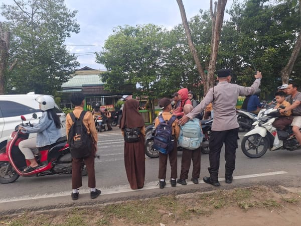Polsek Pontianak Barat Laksanakan Strong Point Pagi, Antisipasi Kemacetan dan Laka Lantas