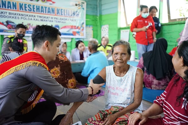 Peduli Kesehatan Masyarakat Pelosok, Rumkit Bhayangkara Layani Kesehatan Warga Danau Tundai