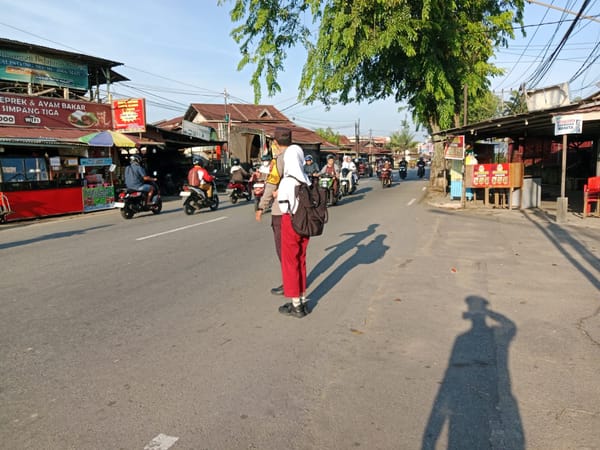 Pelayanan Kepada Masyarakat, Polsek Pontianak Barat Gelar Strong Point Pagi Untuk Antisipasi Kemacetan dan Laka Lantas