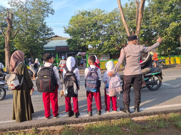 Wujud Pelayanan Prima, Polsek Pontianak Barat Gelar Strong Point Pagi di Titik Rawan Lalin