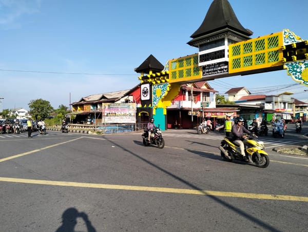 Unit Lantas Polsek Pontianak Timur Gatur Lalu Lintas Pagi, Wujudkan Kelancaran Aktivitas Warga