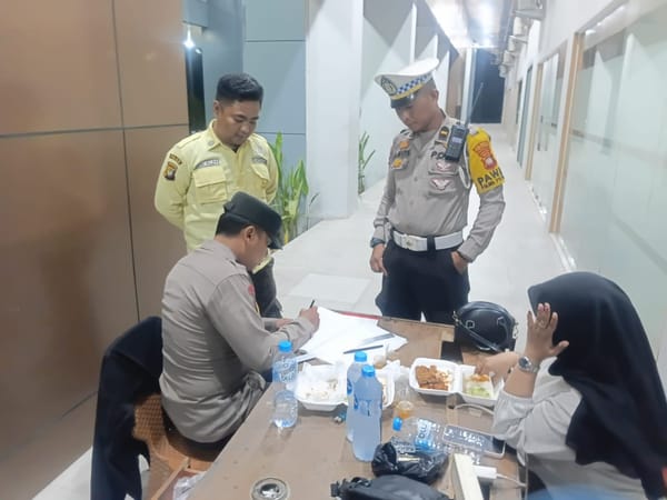 Jaga Kamtibmas Tetap Kondusif dan Aman Melalui Kegiatan Patroli Dialogis / Sambang di Wilayah Pontianak Selatan dan Pontianak Tenggara