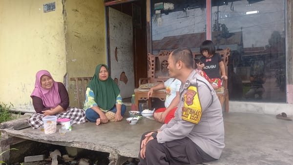Pererat Silaturahmi, Bhabinkamtibmas Sei Jawi Dalam Laksanakan Sambang dan Himbauan Kamtibmas kepada Warganya