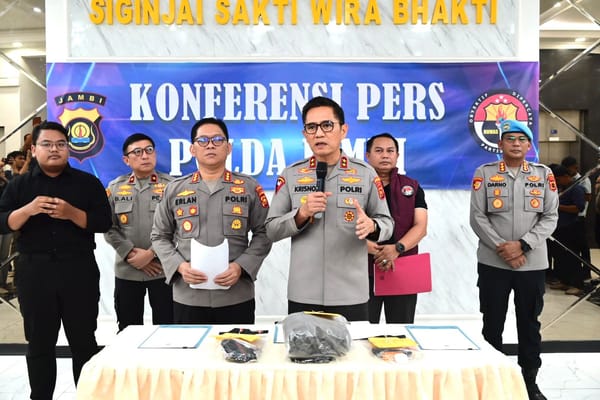 Polda Jambi Rilis Penangkapan DPO Narkotika di Tanjab Barat dalam Konferensi Pers Resmi