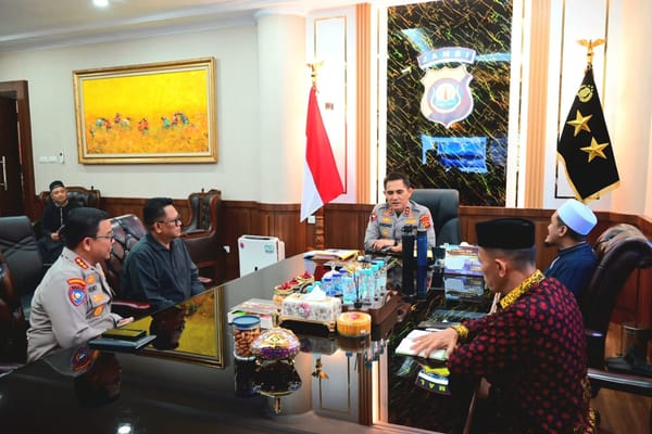 Kapolda Jambi Jalin Silaturahmi dengan Pimpinan Ponpes Darul Arifin, Perkuat Sinergi dengan Tokoh Agama