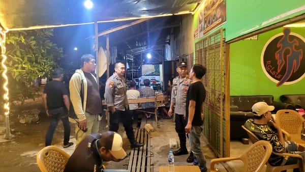 Patroli Sambang Polsek Pontianak Utara, Ajak Warga Aktif Jaga Keamanan Lingkungan