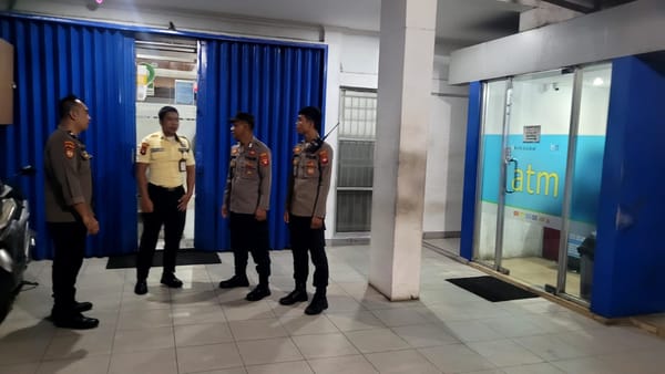 Patroli Sambang, Polsek Pontianak Utara Minta Warga Turut Jaga Keamanan Dilingkungan Tempat Tinggal