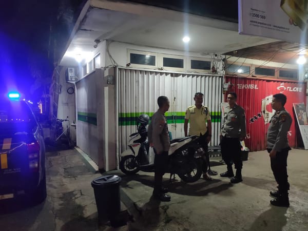 Jaga Kamtibmas Tetap Kondusif dan Aman Melalui Kegiatan Patroli Dialogis / Sambang di Wilayah Pontianak Selatan dan Pontianak Tenggara