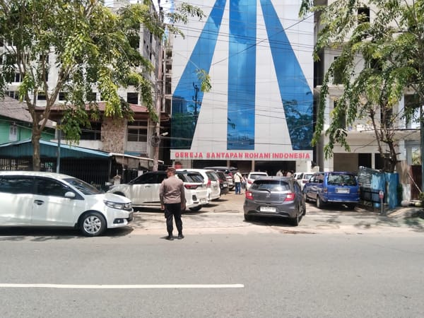 Polsek Pontianak Kota Amankan Ibadah Kebaktian di GSRI Pontianak