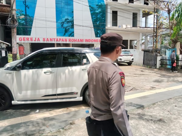 Polsek Pontianak Kota Laksanakan Pengamanan Ibadah Kebaktian di GSRI Pontianak