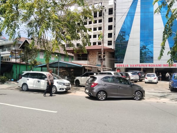 Pengamanan Ibadah Berlangsung Khidmat, Polsek Pontianak Kota Siaga di GSRI Pontianak