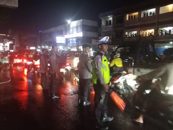 Respons Cepat Aparat, Tumpahan Solar di Depan Ramayana Berhasil Diatasi dan Jalan Kembali Normal
