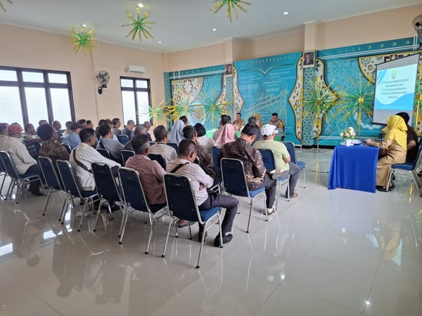 Bhabinkamtibmas Parit Mayor Hadiri Penyerahan Simbolis Bantuan Operasional RT dan RW 2026