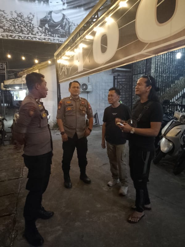 Patroli Malam Personel Enggang Polsek Pontianak Barat, Aktif Beri Imbauan Kamtibmas ke Warga dan Security