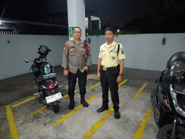 Ciptakan Situasi Aman, Personel Enggang Polsek Pontianak Barat Gelar Patroli Malam dan Sampaikan Pesan Kamtibmas