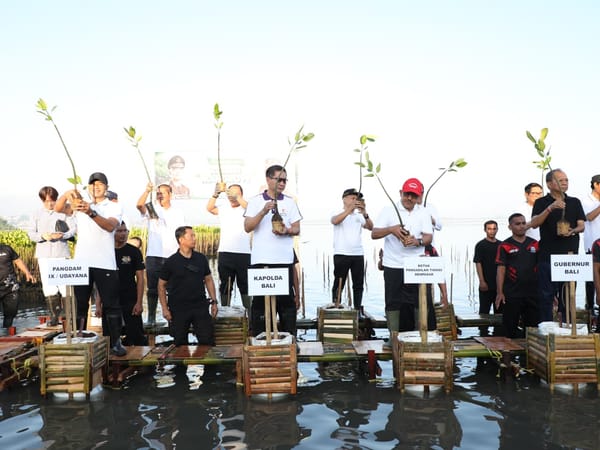 Kolaborasi Hijau Di Tahura Ngurah Rai, Wakapolda Bali Hadiri Aksi Tanam Mangrove Untuk Masa Depan Bumi