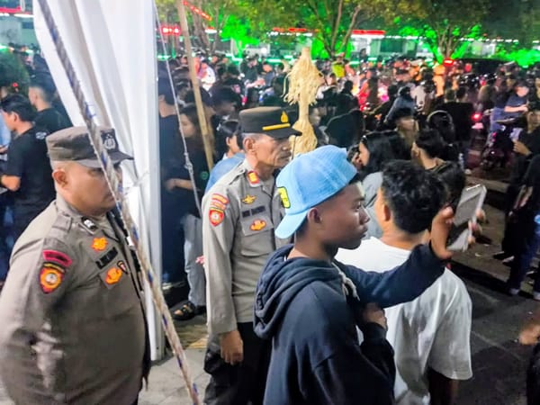 Polsek Pontianak Kota dan Polresta Pontianak Amankan Penutupan Naik Dango Ke-3 di Rumah Radakng