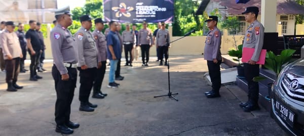 Kapolsek Pontianak Timur Pimpin Apel Pagi, Tekankan Disiplin Anggota dan Lepas Purna Tugas Kanit Sabhara