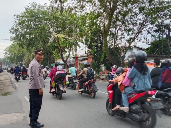 Polsek Pontianak Barat Gelar Strong Point Pagi, Antisipasi Macet dan Laka Lantas