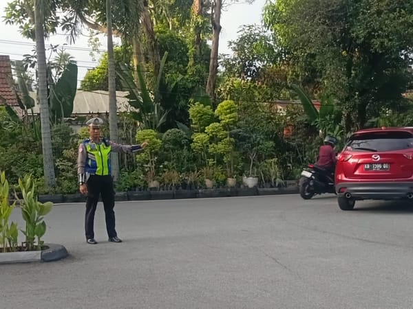 Polisi Lakukan Pengaturan Lalu Lintas di Pontianak Selatan, Arus Tetap Terkendali