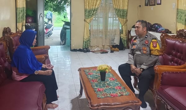 Sambangi Calon Jemaah Haji, Bhabinkamtibmas Pontianak Kota Perkuat Kedekatan dan Edukasi Kamtibmas