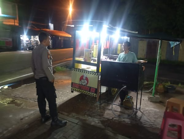 Jaga Kamtibmas, Personel Enggang Pontianak Utara Lakukan Patroli Dialogis ke PKL