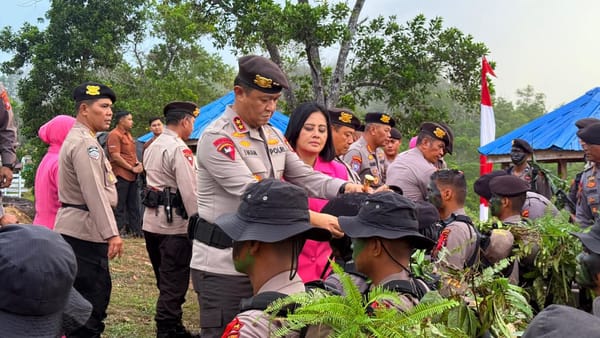 Semangat Bhayangkara Menggema di Bukit Cinta, Kapolda Kalteng Tutup Pembaretan Bintara