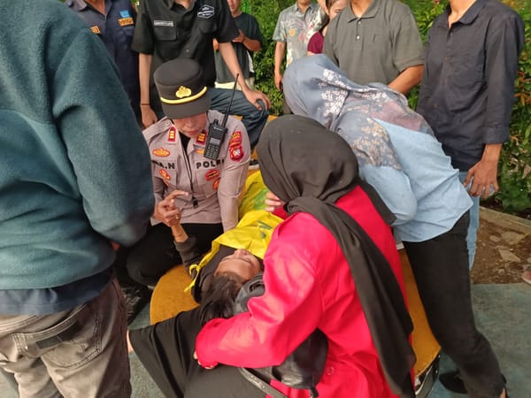 Sigap dan Humanis, Kapolsek Pontianak Selatan Evakuasi Korban Laka Lantas di Bundaran Digulis