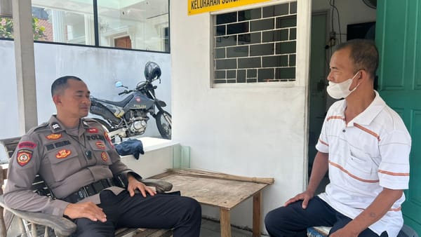Jaga Kamtibmas, Patroli Enggang Polsek Pontianak Kota Sambangi Satpam Perumahan