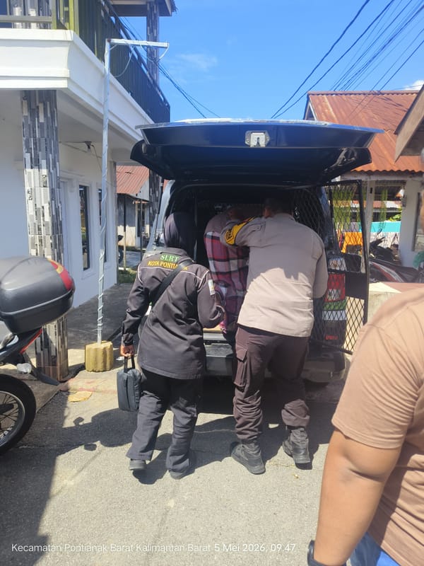 Wujud Kepedulian, Bhabinkamtibmas Sei Beliung Dampingi dan Kawal Warga ke RSJ