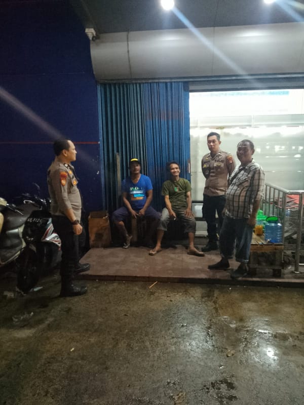 Personel Enggang Polsek Pontianak Barat Gencarkan Patroli Dialogis di Swalayan Citra Jeruju