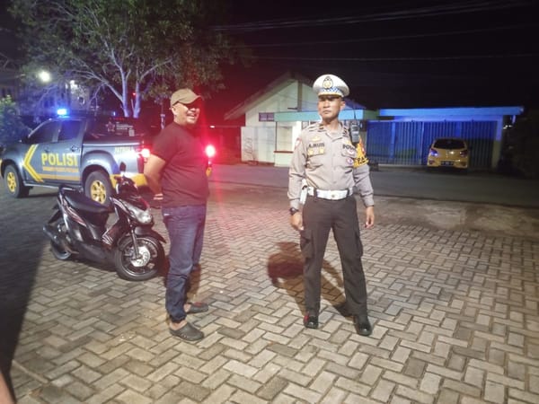 Jaga Kamtibmas Tetap Kondusif dan Aman Melalui Kegiatan Patroli Dialogis / Sambang di Wilayah Pontianak Selatan dan Pontianak Tenggara