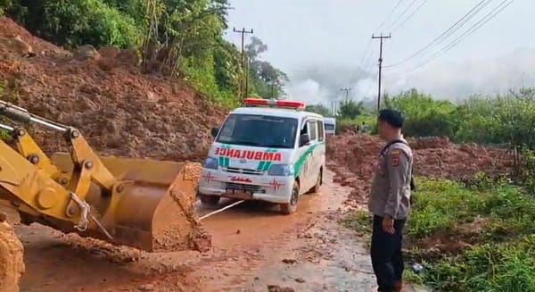 Longsor Tutupi Jalan Lintas Kerinci–Bangko, Polda Jambi Imbau Masyarakat Waspada Longsor Susulan