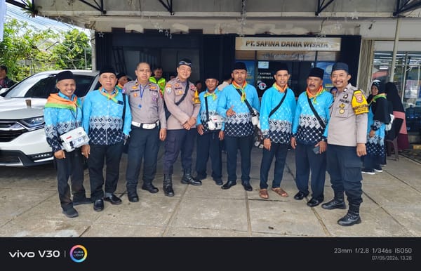 Polsek Pontianak Utara Kawal Keberangkatan Calon Jemaah Haji Menuju Asrama Haji