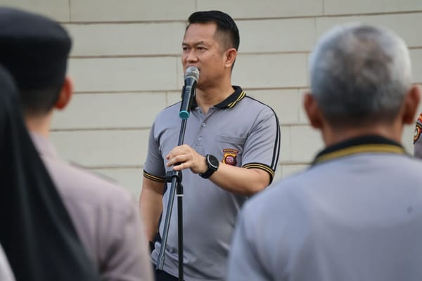 Wakapolresta Pontianak Pimpin Apel Pagi dan Olahraga Bersama untuk Jaga Kebugaran Personel