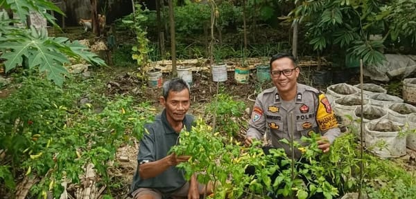 Dukung Ketahanan Pangan, Bhabinkamtibmas Polsek Pontianak Kota Aktif Sambang Warga