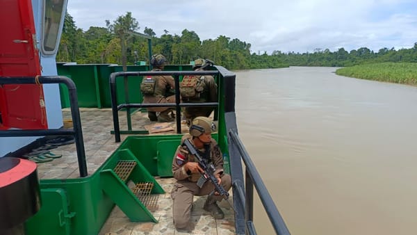 Satgas Ops Damai Cartenz Bersama Polres Yahukimo Jamin Keamanan Logistik Pasca Gangguan Kamtibmas di Perairan Yahukimo