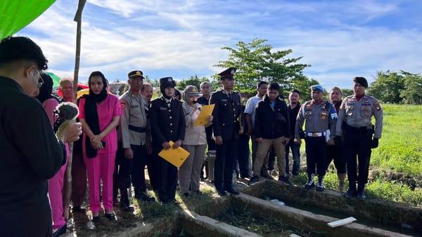 Kapolresta Pontianak Pimpin Apel Persada dan Penghormatan Terakhir bagi Almarhum AKP MBL Saragih dengan Penuh Khidmat
