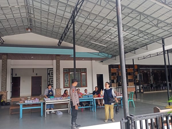 Patroli Enggang Polsek Pontianak Utara Sambangi Warga dan Sampaikan Pesan Kamtibmas