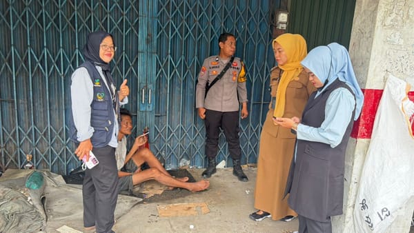 Wujud Kepedulian Sosial, Polisi dan Lurah Bantu Penanganan ODGJ di Kawasan Tanjungpura