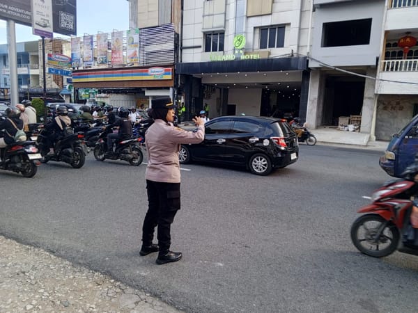 Kapolsek Pontianak Selatan Tunjukkan Sikap Humanis Saat Pengamanan Kunjungan Ibu RI 2