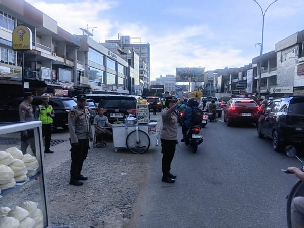 Turun Langsung ke Jalan, Kapolsek Pontianak Selatan Atur Arus Lalu Lintas Saat Kunjungan Ibu RI 2