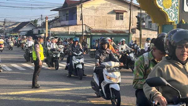 Wujudkan Arus Lalu Lintas Lancar, Polsek Pontianak Timur Gelar Pengaturan Pagi di Titik Rawan Macet