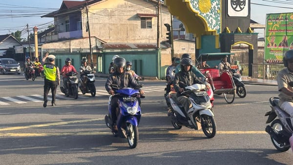 Personel Lalu Lintas Polsek Pontianak Timur Turun Pagi Hari Antisipasi Kemacetan